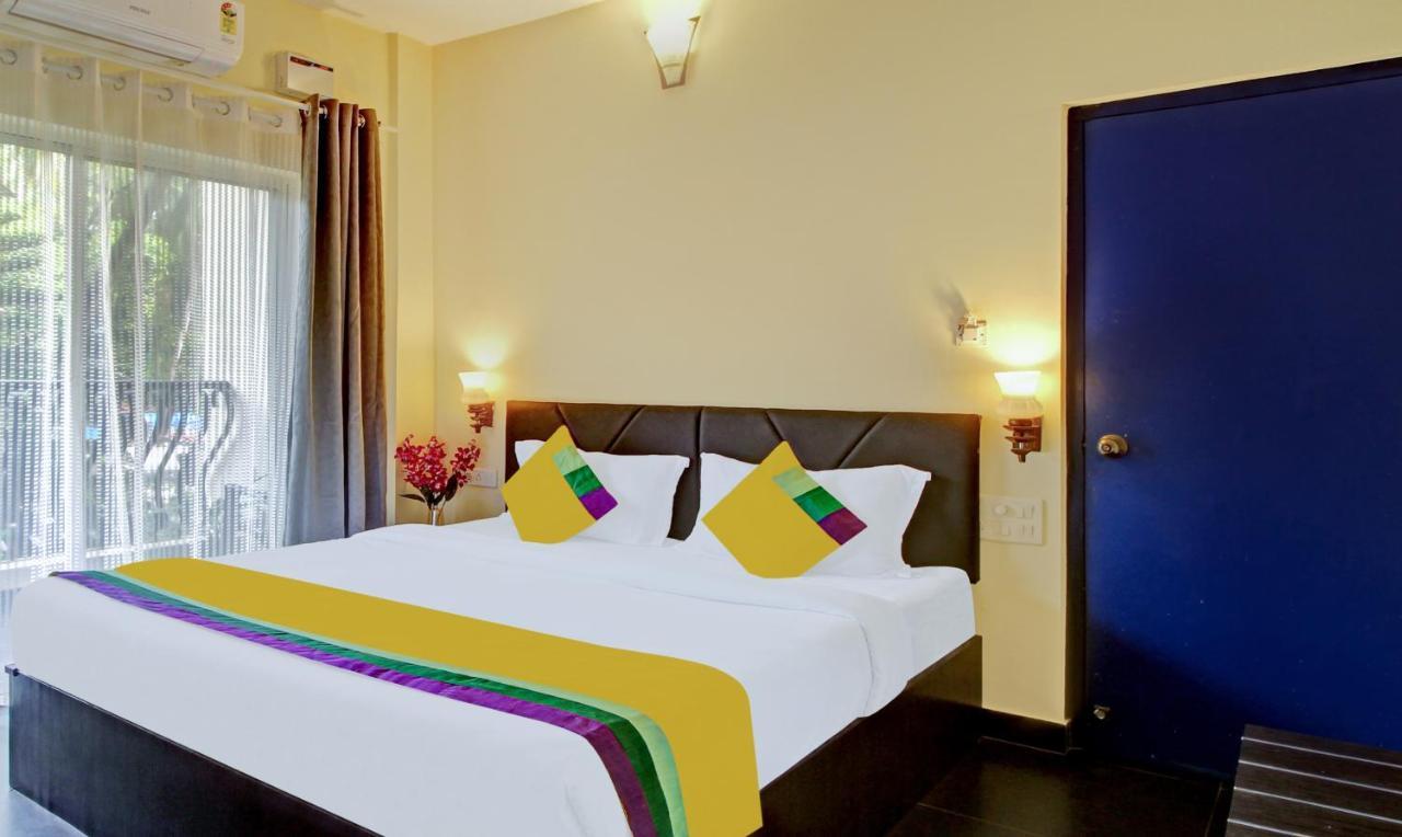 Blue Door Hotel Morjim Exterior photo