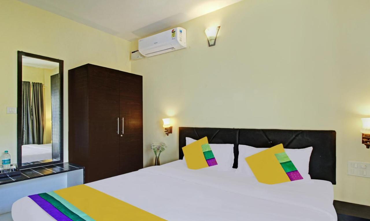 Blue Door Hotel Morjim Exterior photo