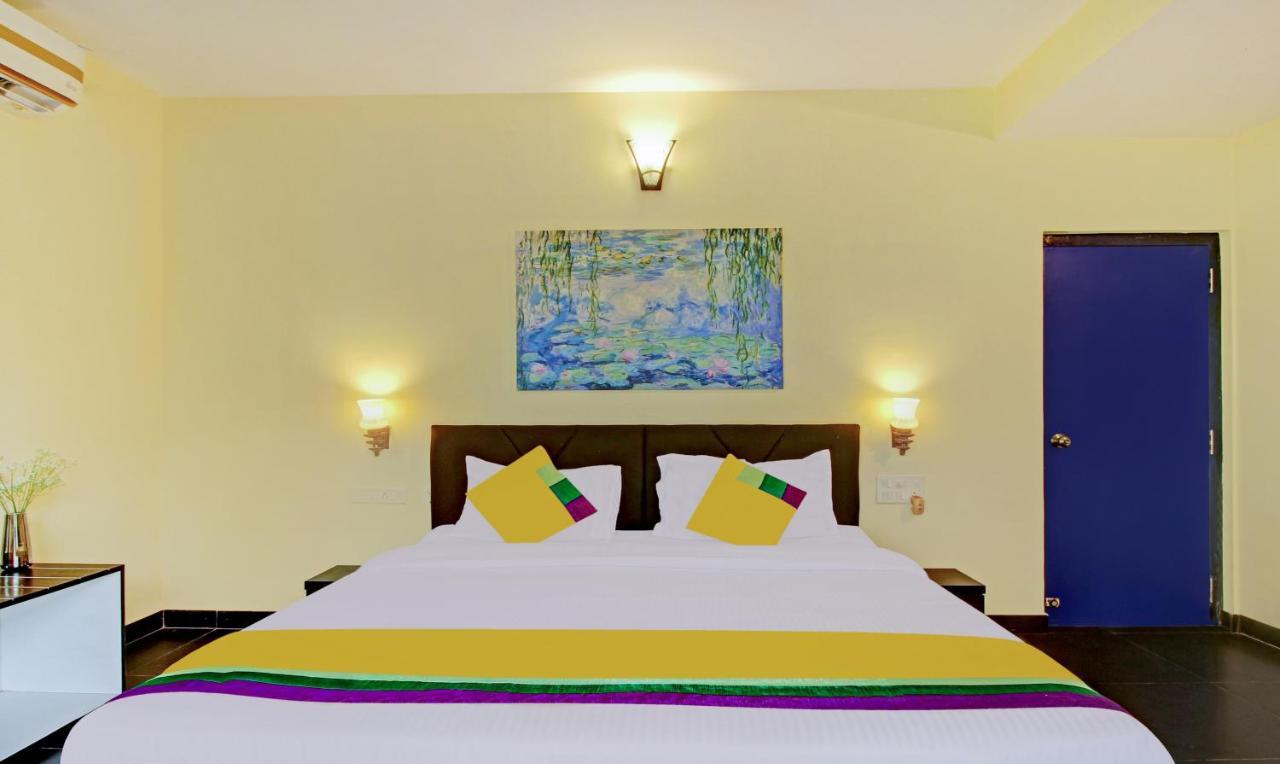 Blue Door Hotel Morjim Exterior photo