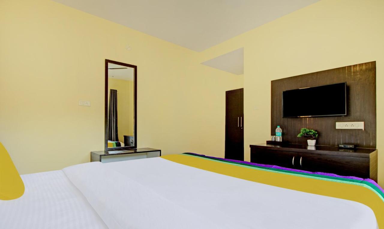 Blue Door Hotel Morjim Exterior photo
