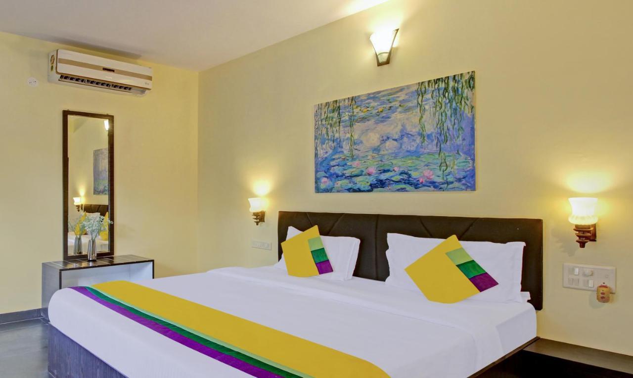 Blue Door Hotel Morjim Exterior photo