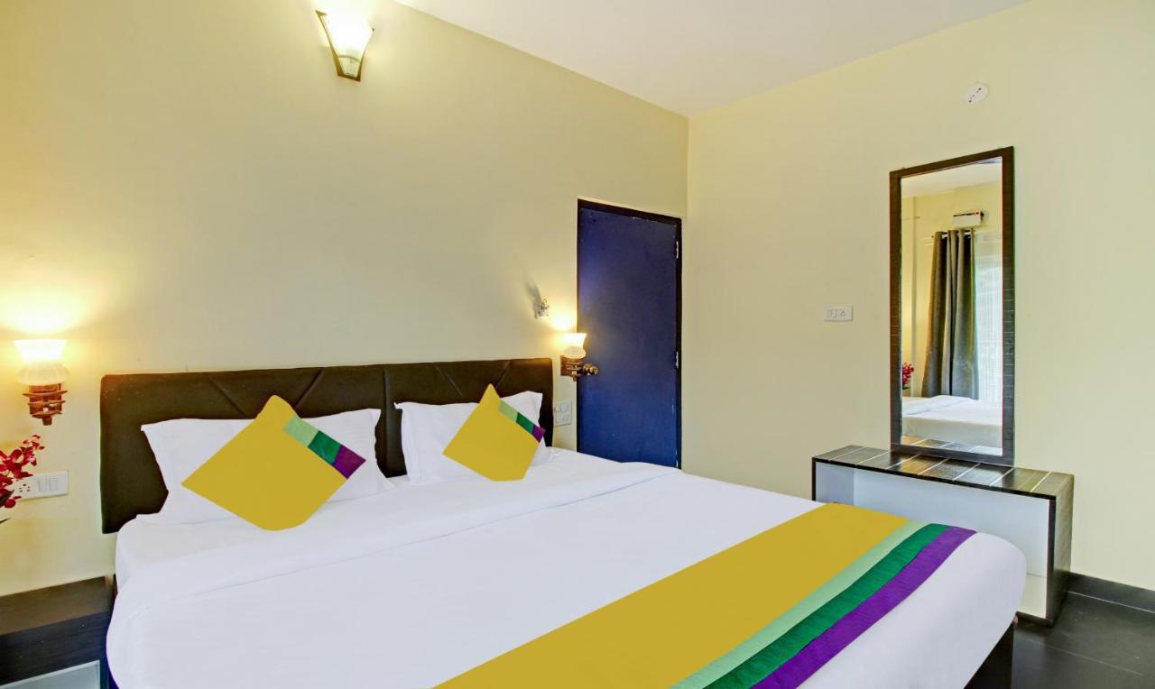 Blue Door Hotel Morjim Exterior photo