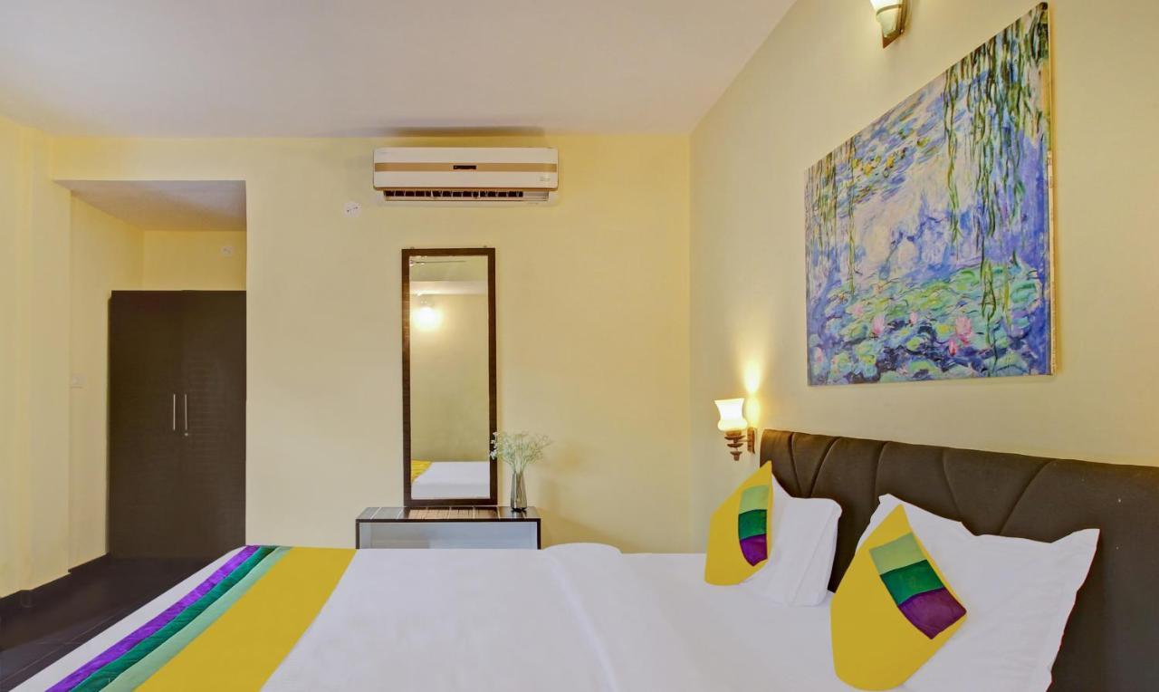 Blue Door Hotel Morjim Exterior photo