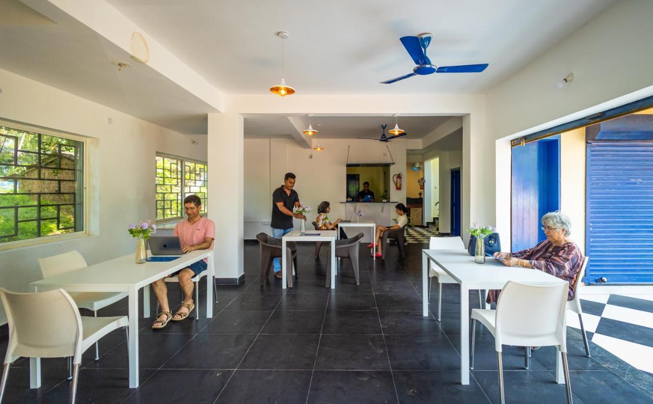 Blue Door Hotel Morjim Exterior photo