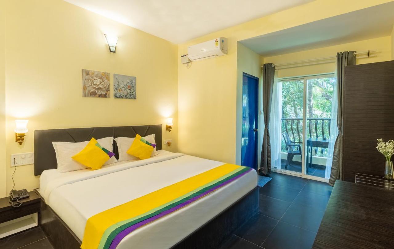 Blue Door Hotel Morjim Exterior photo