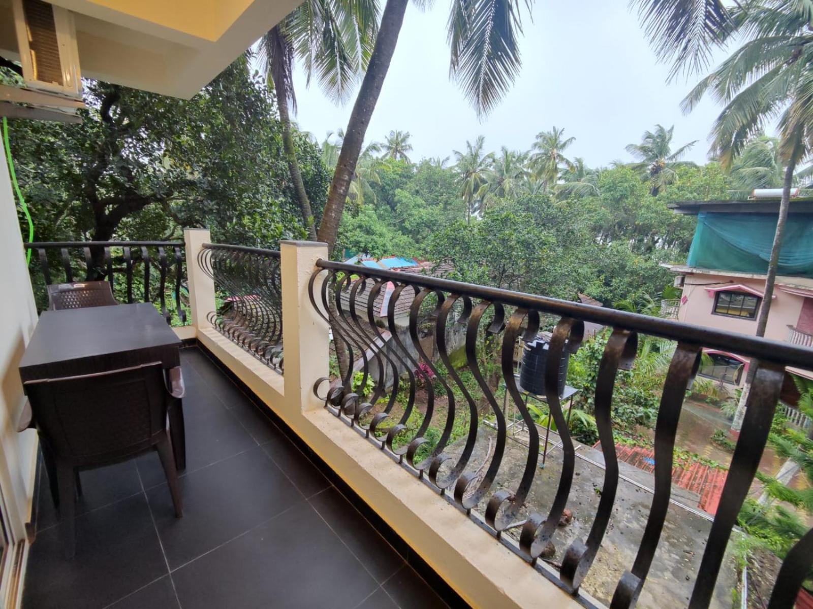 Blue Door Hotel Morjim Exterior photo