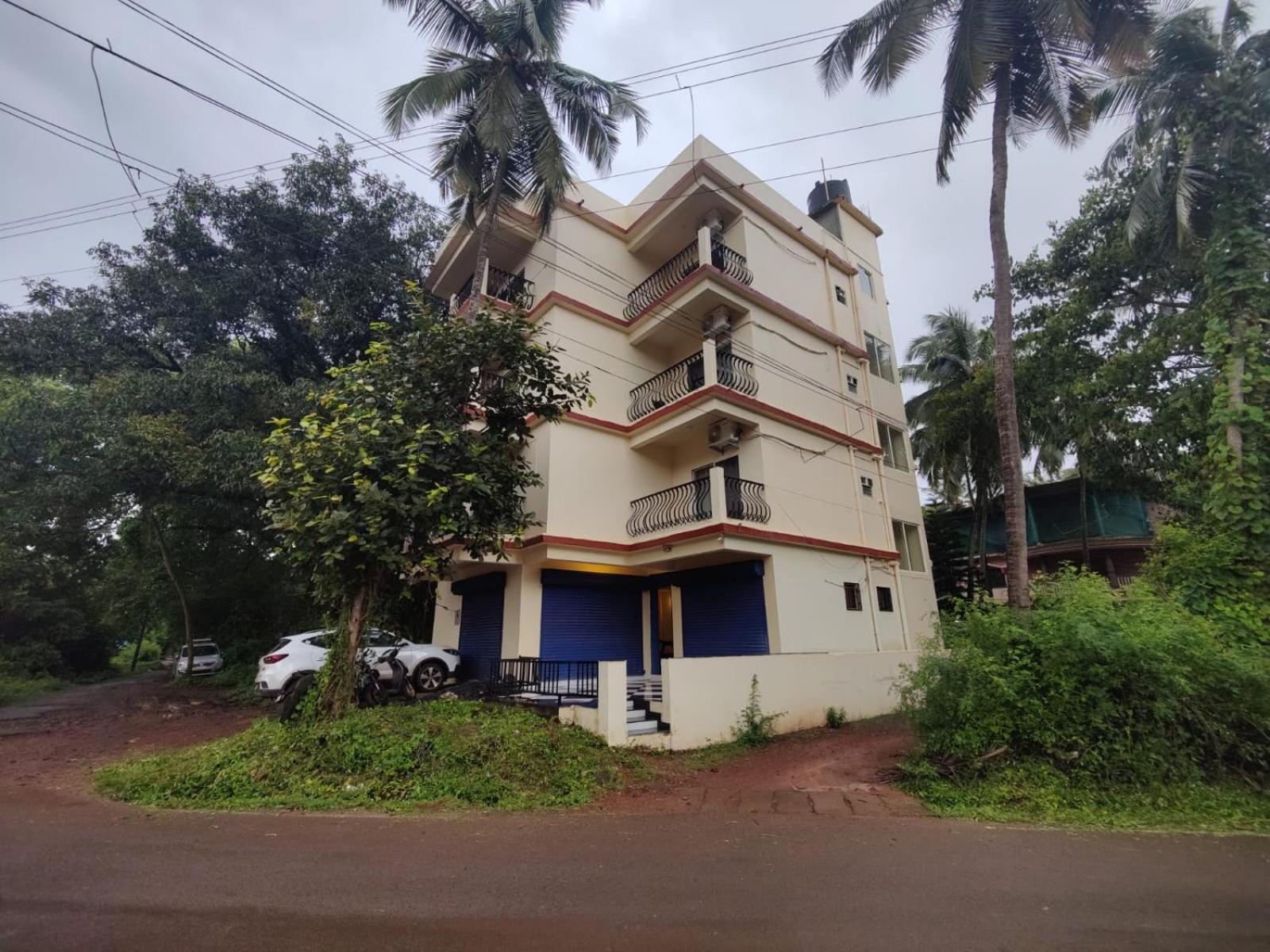 Blue Door Hotel Morjim Exterior photo